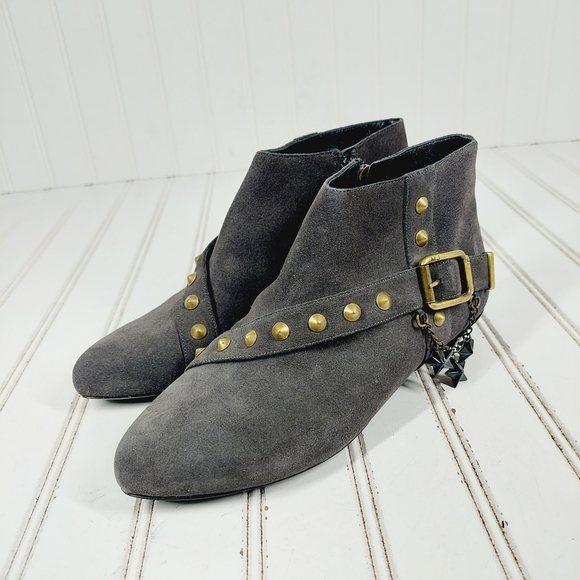 Marc Jacobs Grey Suede Chain-Link Accent Pointed Toe Studded Buckle Booties K406 - Picture 2 of 13